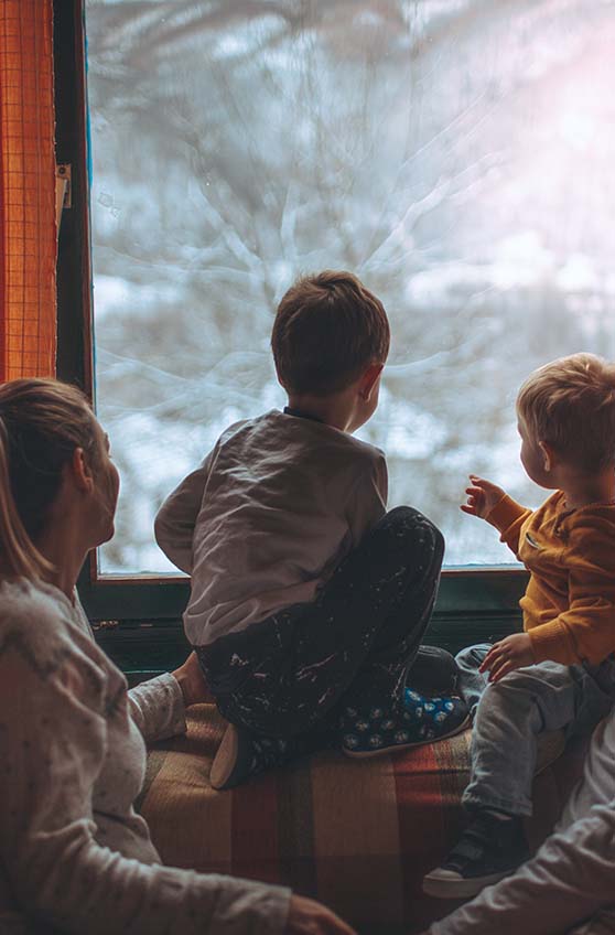 kids in window