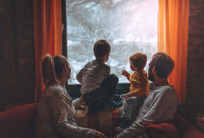 kids in window